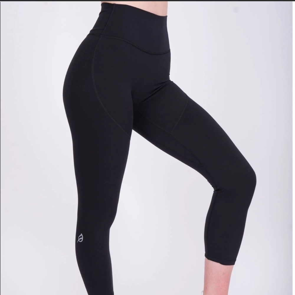•ISO• Ptula Shelby/Bare/Kate legging